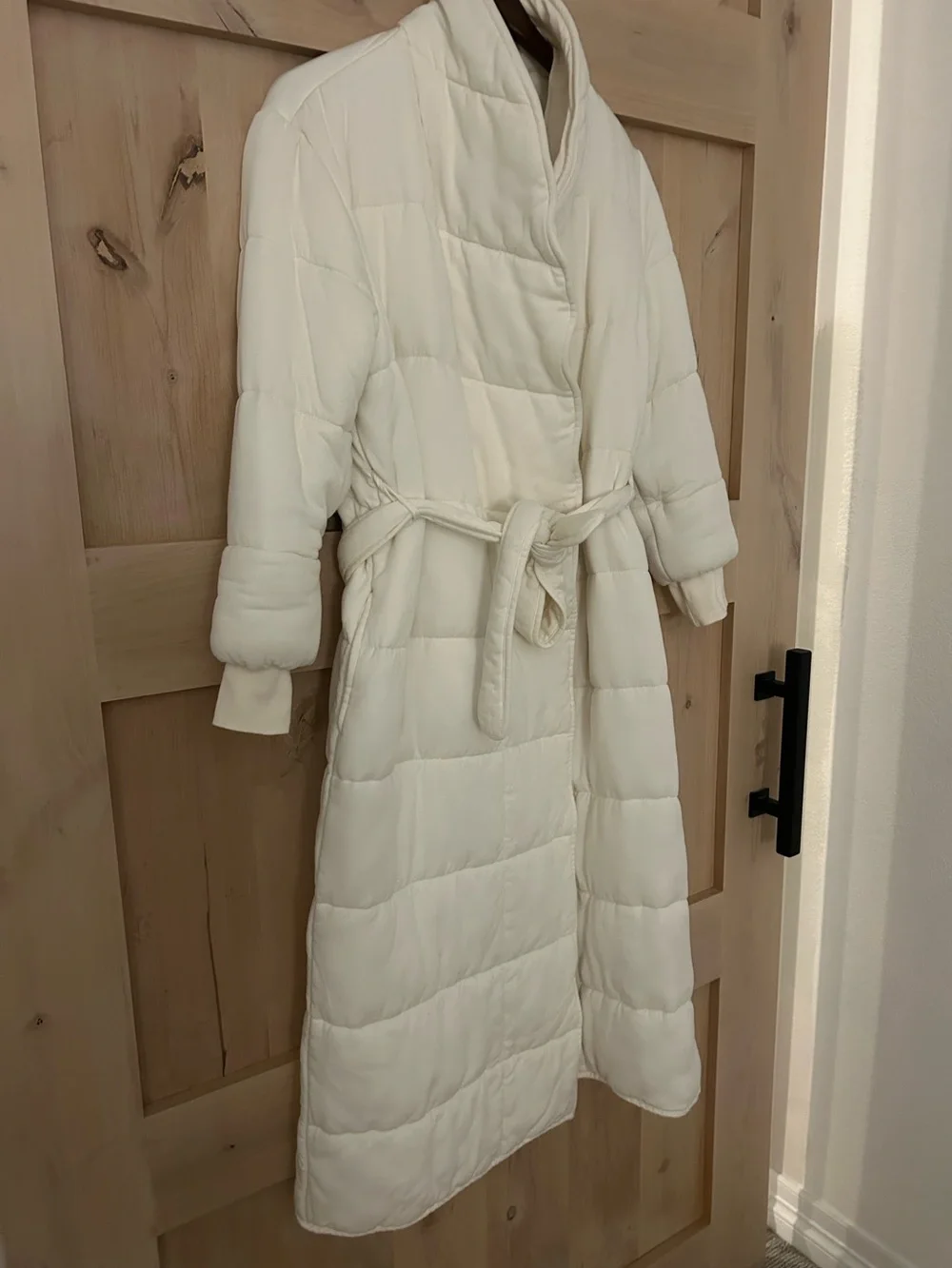 Soma Ivory Cream soft Long Puffer Robe with Belt and pockets, EUC, size small. - Picture 8 of 9